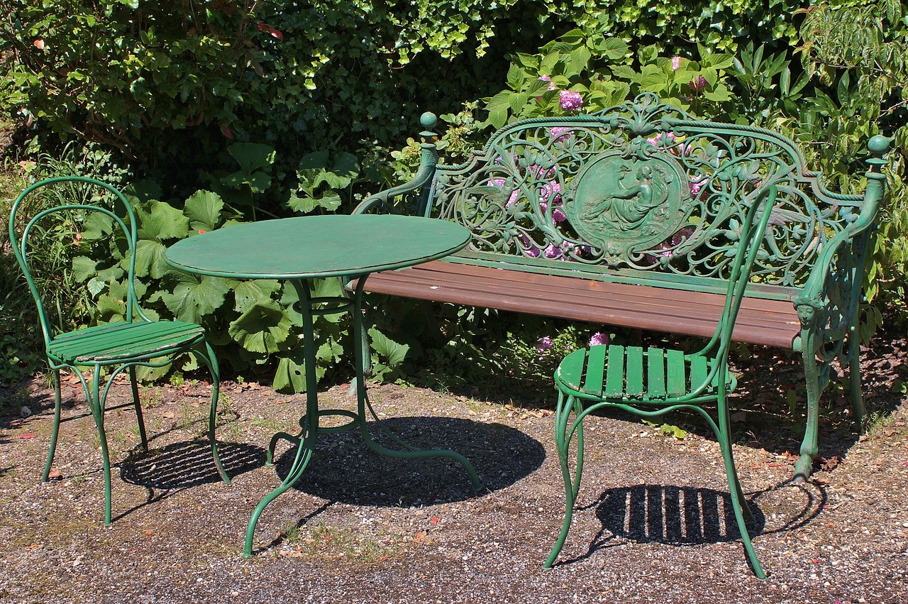 How to Set Up an Outdoor Garden Seating Area